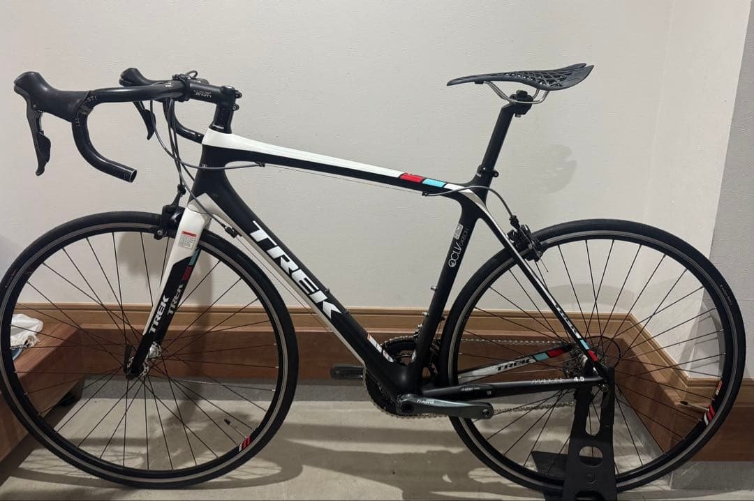 フルカーボンロードバイク　TREK MADONE 4.5