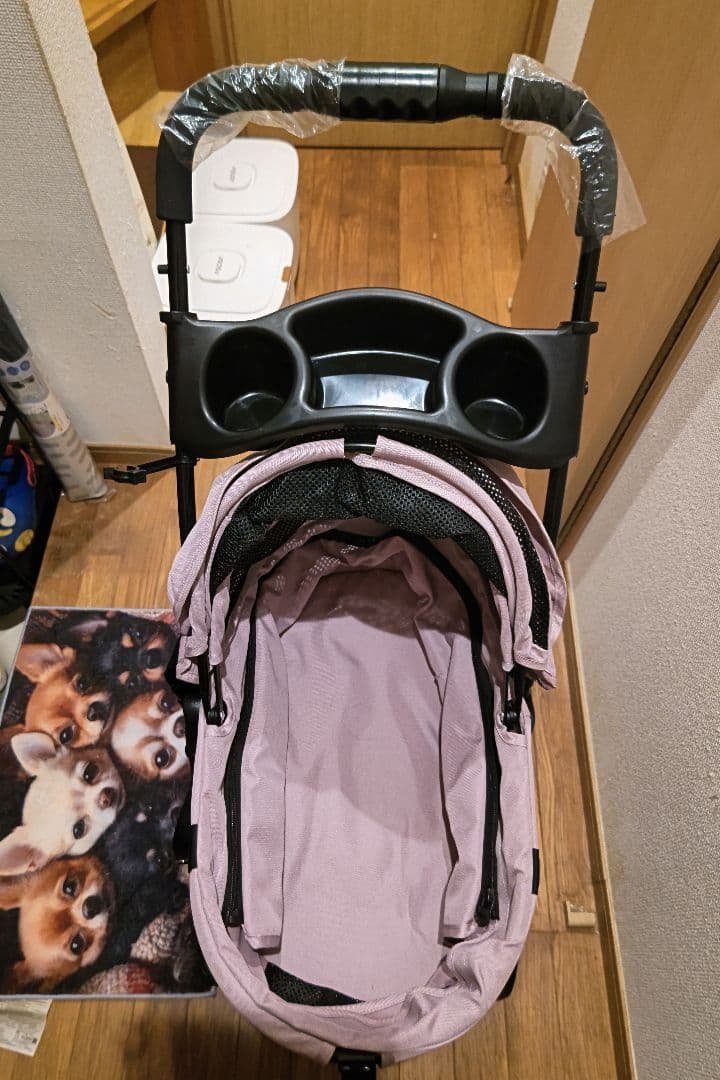 ピンクの犬用ペットカート