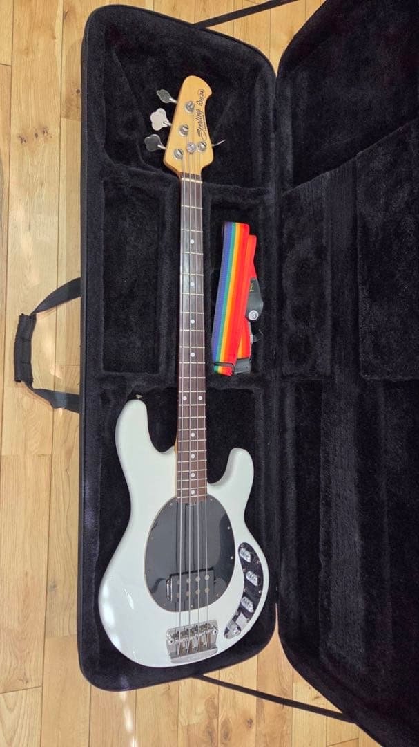 Sterling by Music Man RAY34（StingRayモデル）